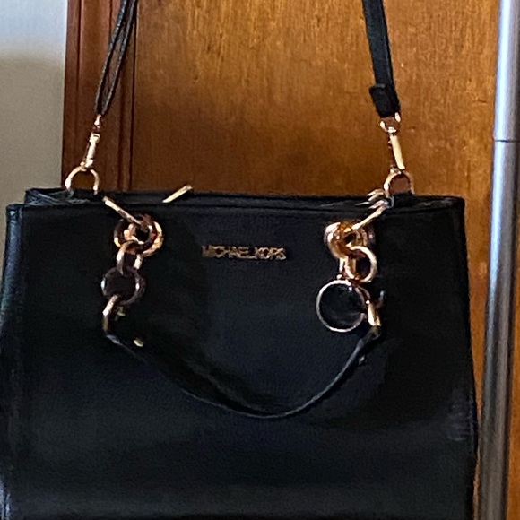 Michael Kors Black shoulder bag with handles. - Picture 2 of 9